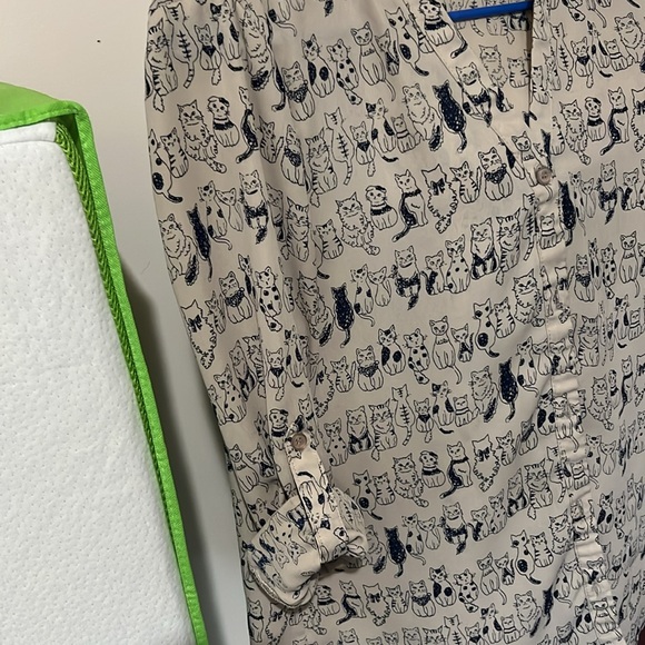 Le Lis Whimsical Cat Pattern Blouse like new - Picture 7 of 8
